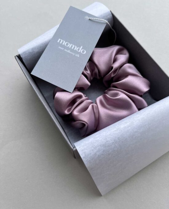 Шовкова резинка для волосся бузкова