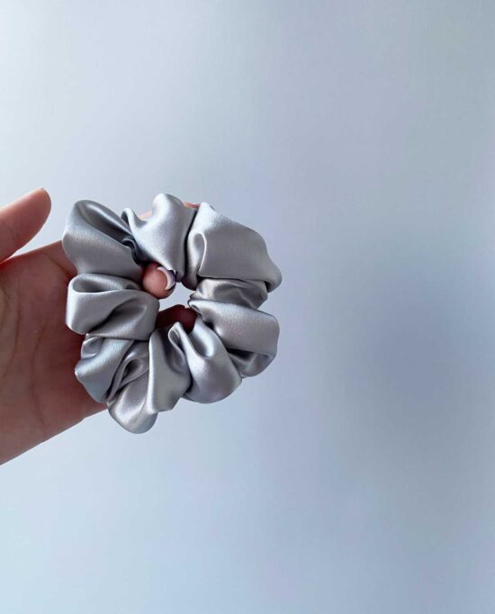 Шовкова резинка для волосся срібна