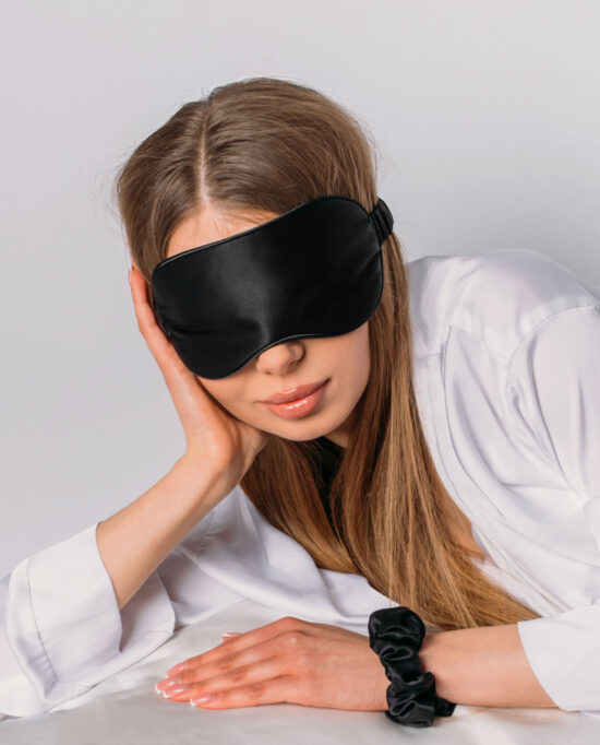 Шовкова маска для сну Чорний
