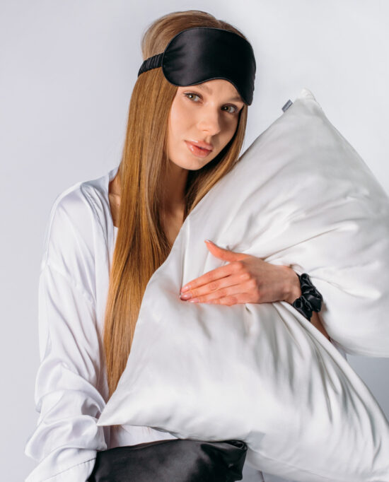 Шовкова наволочка Білий